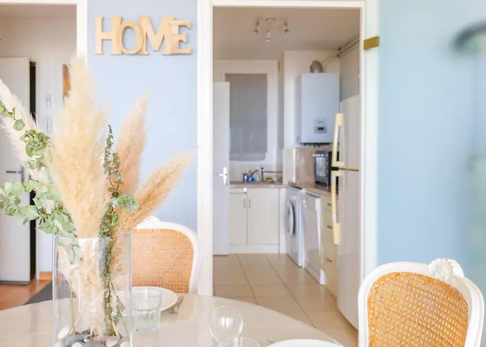 Avec Vue Sur La Baie Des Sables D'olonne - 4 Personnes Appartement *